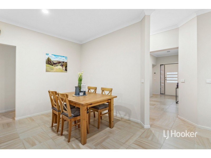 8 Mystic Grove, Point Cook VIC 3030