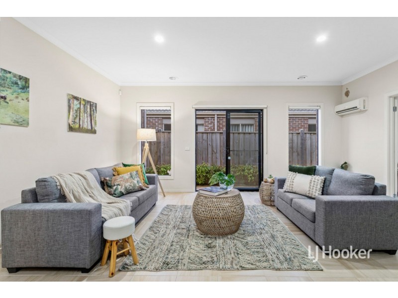 8 Mystic Grove, Point Cook VIC 3030