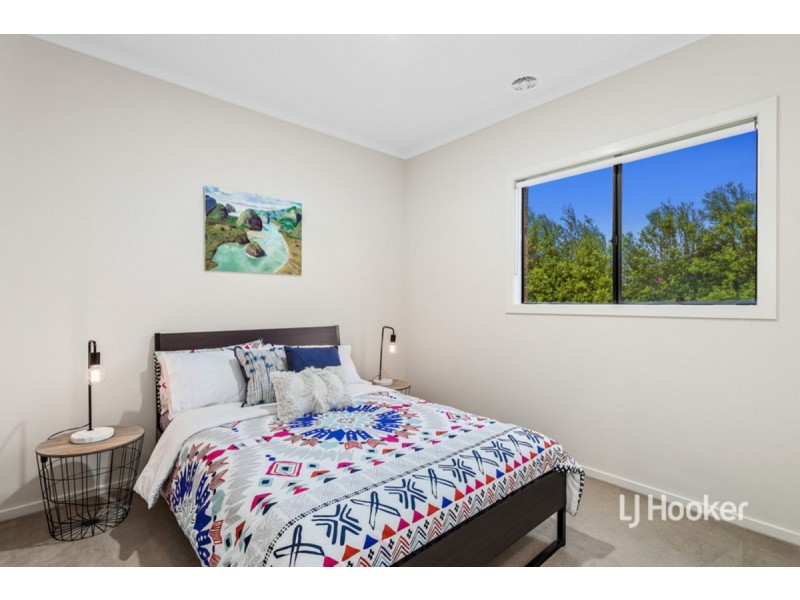 8 Mystic Grove, Point Cook VIC 3030