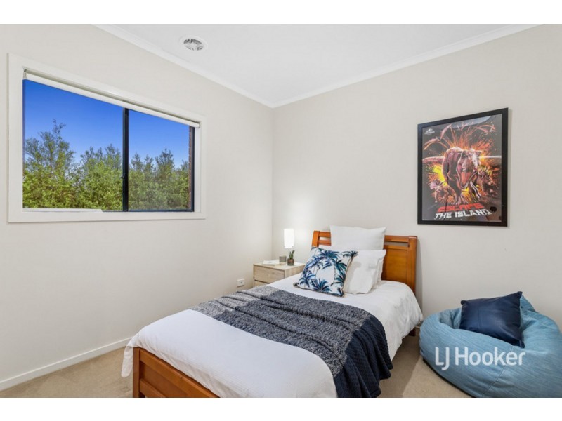 8 Mystic Grove, Point Cook VIC 3030