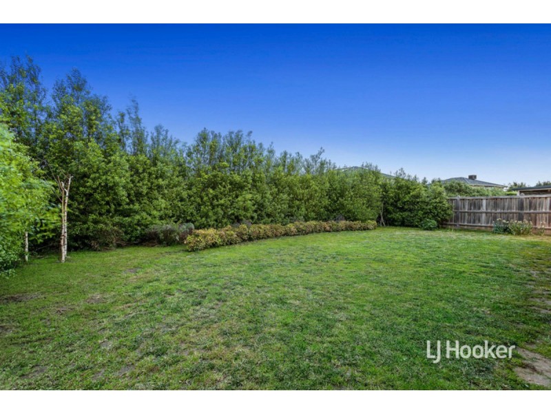 8 Mystic Grove, Point Cook VIC 3030