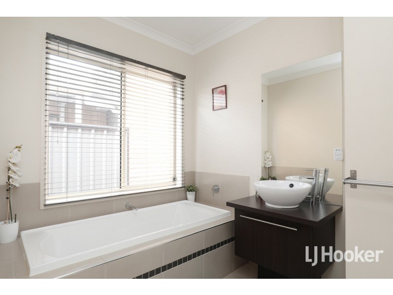 33 Florey Avenue, Point Cook VIC 3030