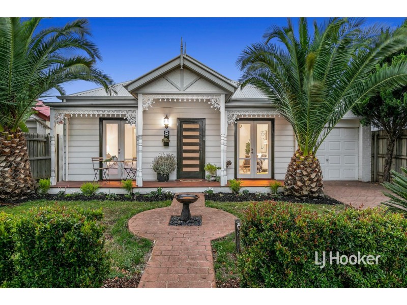 8 Howards Way, Point Cook VIC 3030