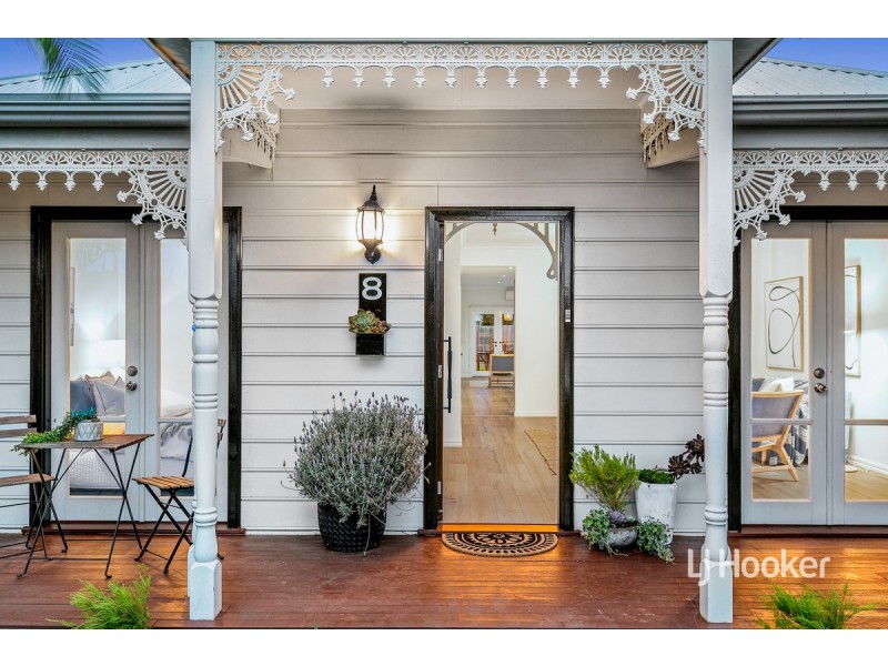 8 Howards Way, Point Cook VIC 3030