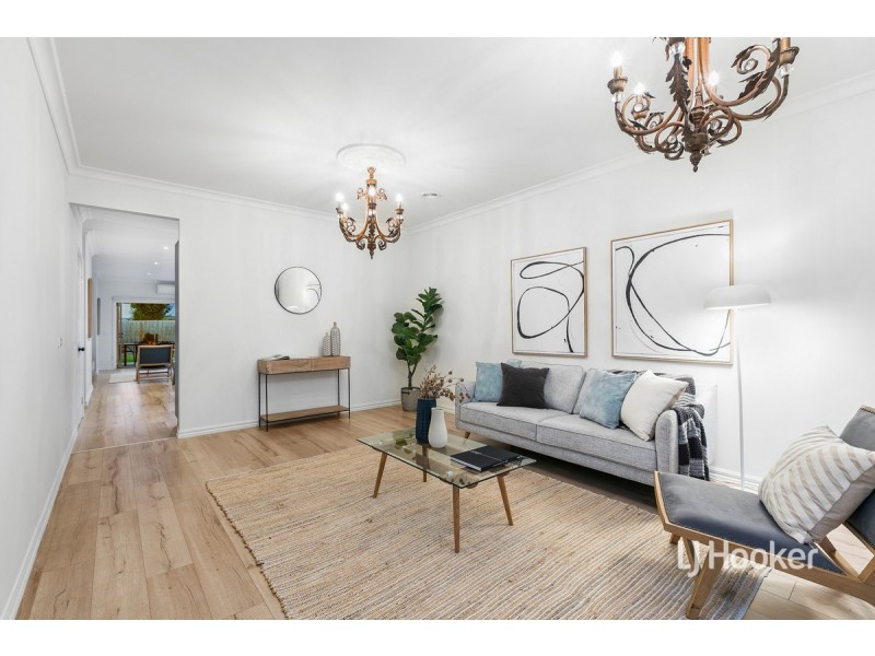 8 Howards Way, Point Cook VIC 3030