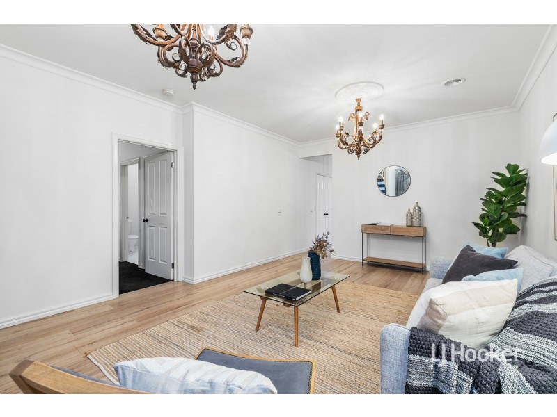 8 Howards Way, Point Cook VIC 3030