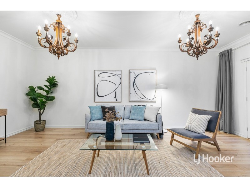 8 Howards Way, Point Cook VIC 3030
