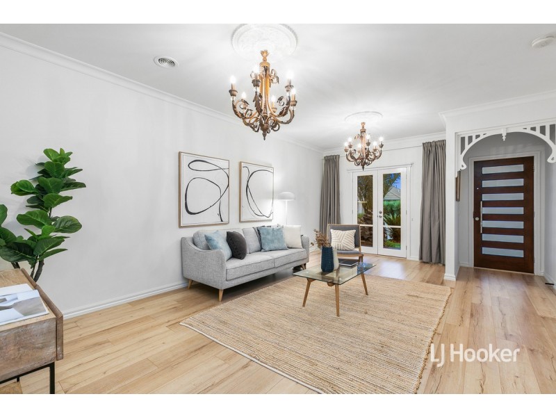 8 Howards Way, Point Cook VIC 3030