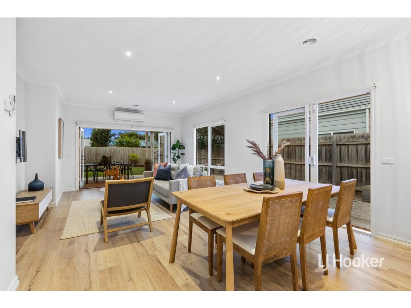 8 Howards Way, Point Cook VIC 3030