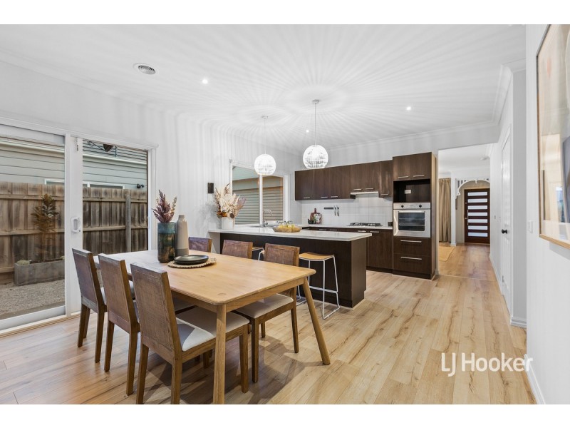 8 Howards Way, Point Cook VIC 3030