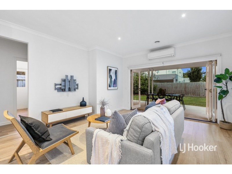 8 Howards Way, Point Cook VIC 3030