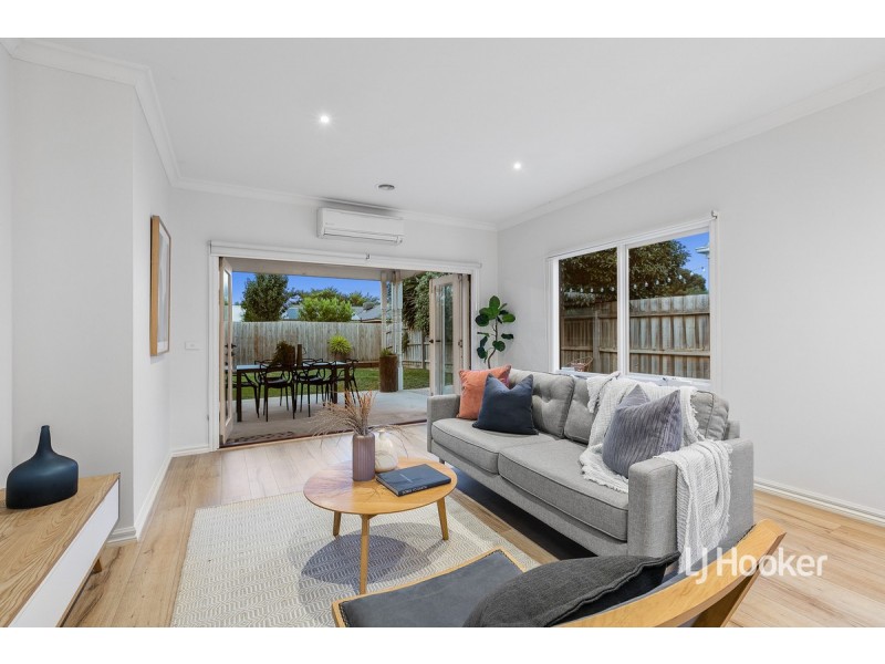 8 Howards Way, Point Cook VIC 3030