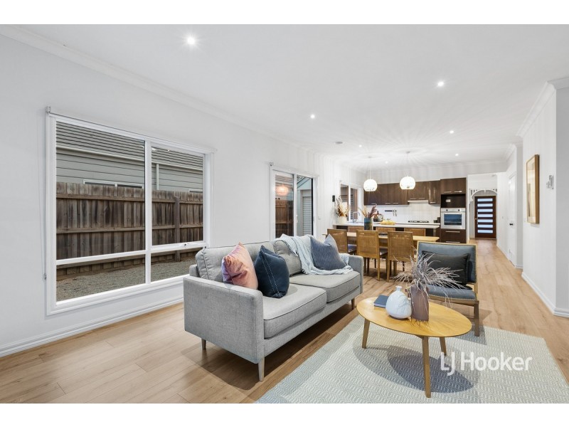 8 Howards Way, Point Cook VIC 3030