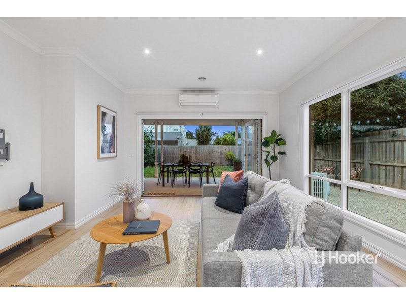 8 Howards Way, Point Cook VIC 3030