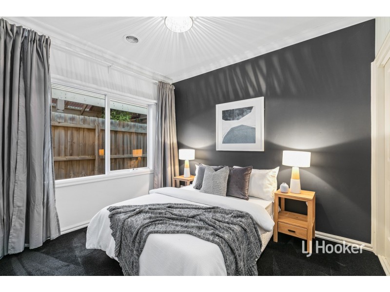 8 Howards Way, Point Cook VIC 3030