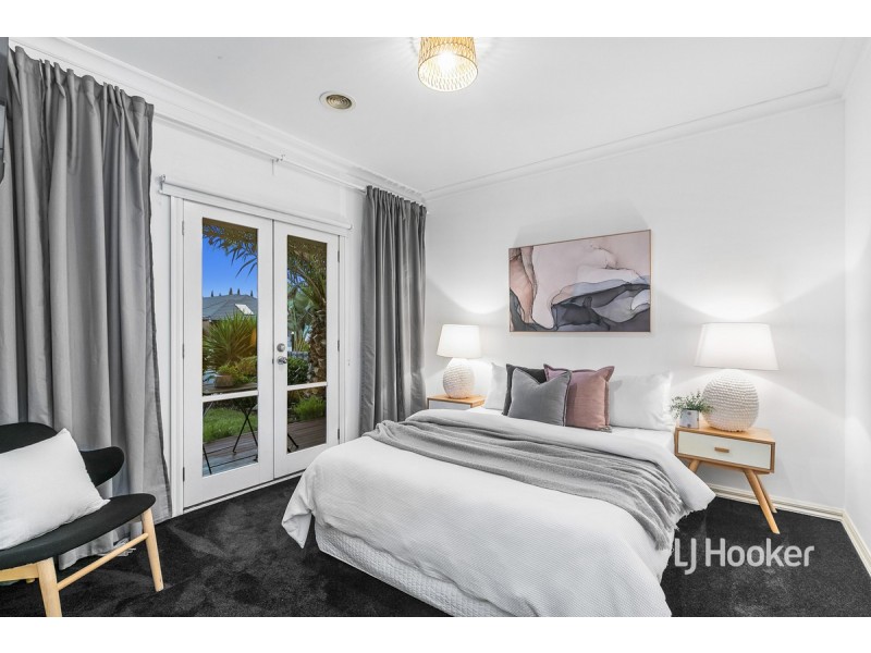 8 Howards Way, Point Cook VIC 3030