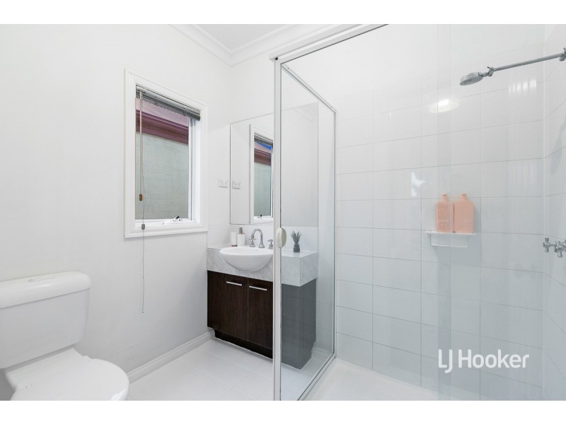 8 Howards Way, Point Cook VIC 3030