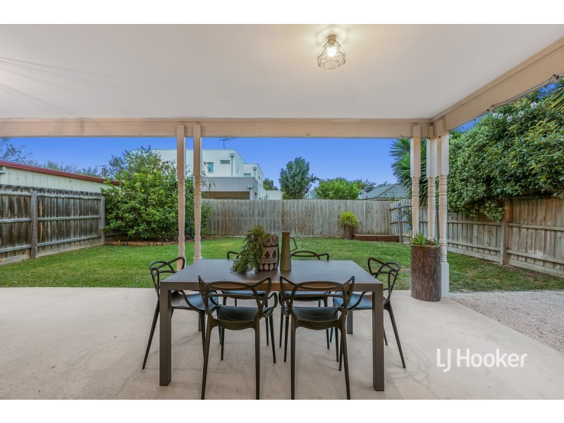 8 Howards Way, Point Cook VIC 3030