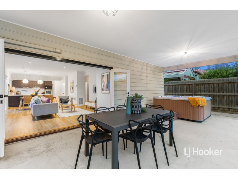 8 Howards Way, Point Cook VIC 3030