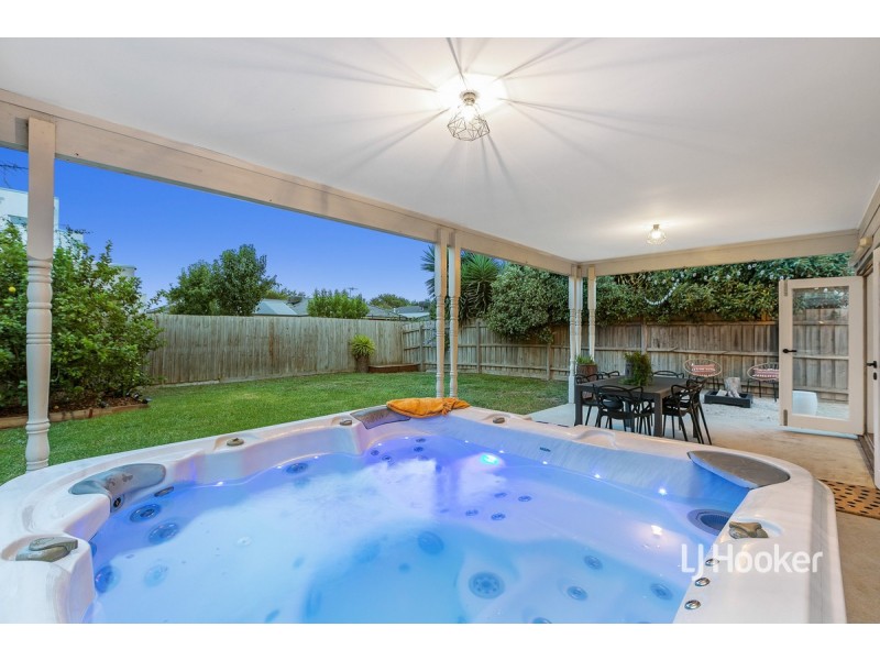 8 Howards Way, Point Cook VIC 3030