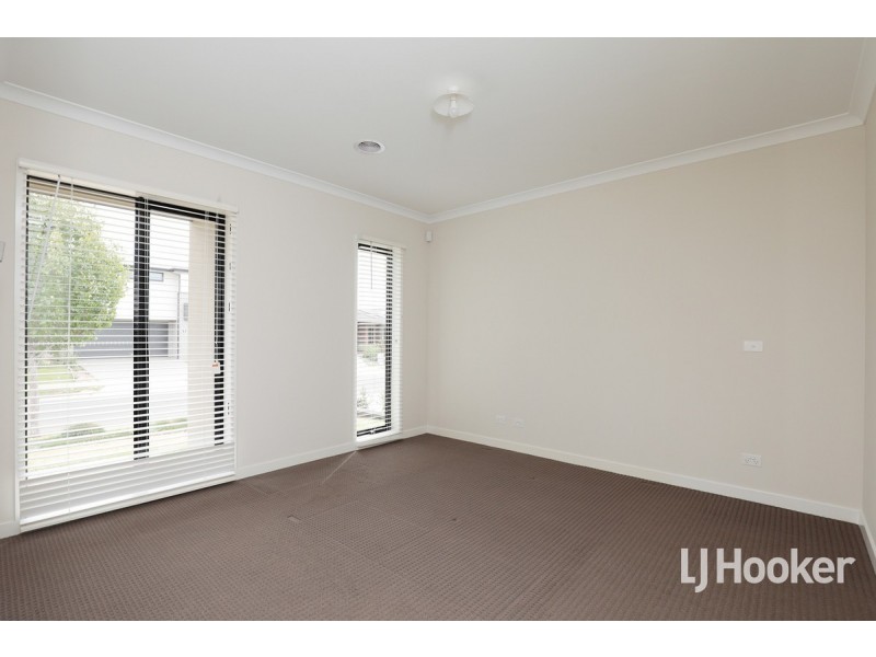 12 Denman Drive, Point Cook VIC 3030