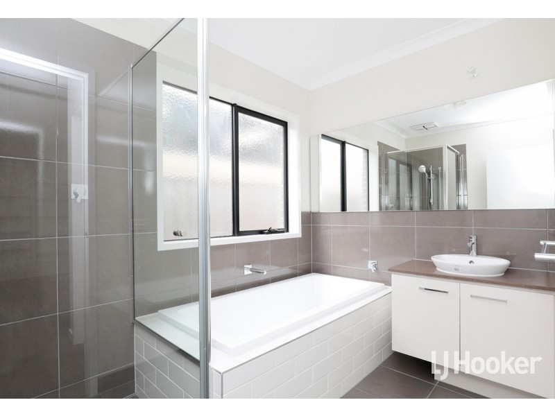 12 Denman Drive, Point Cook VIC 3030