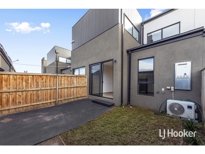 82 Flatbush Avenue, Point Cook VIC 3030