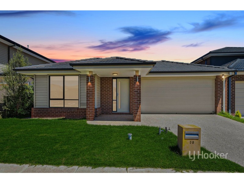 38 Lispenard Circuit, Point Cook VIC 3030