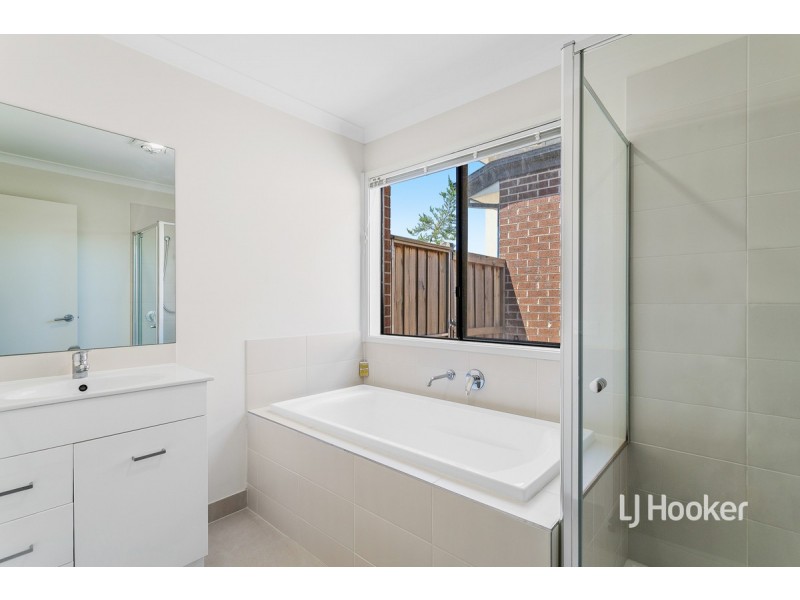 38 Lispenard Circuit, Point Cook VIC 3030