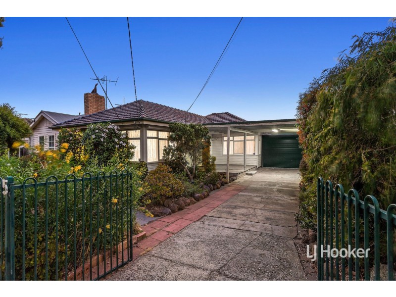 5 Godfrey Avenue, Sunshine North VIC 3020