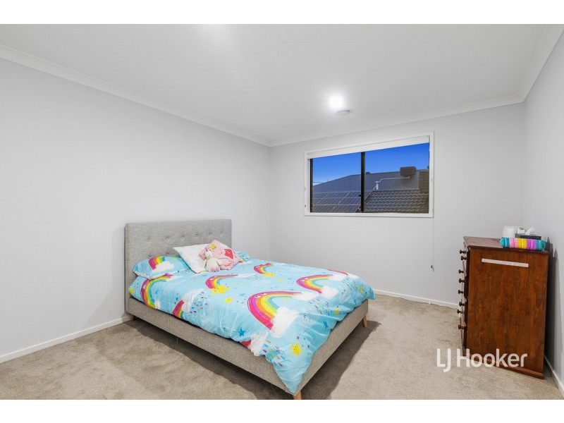 152 Waterhaven Boulevard, Point Cook VIC 3030