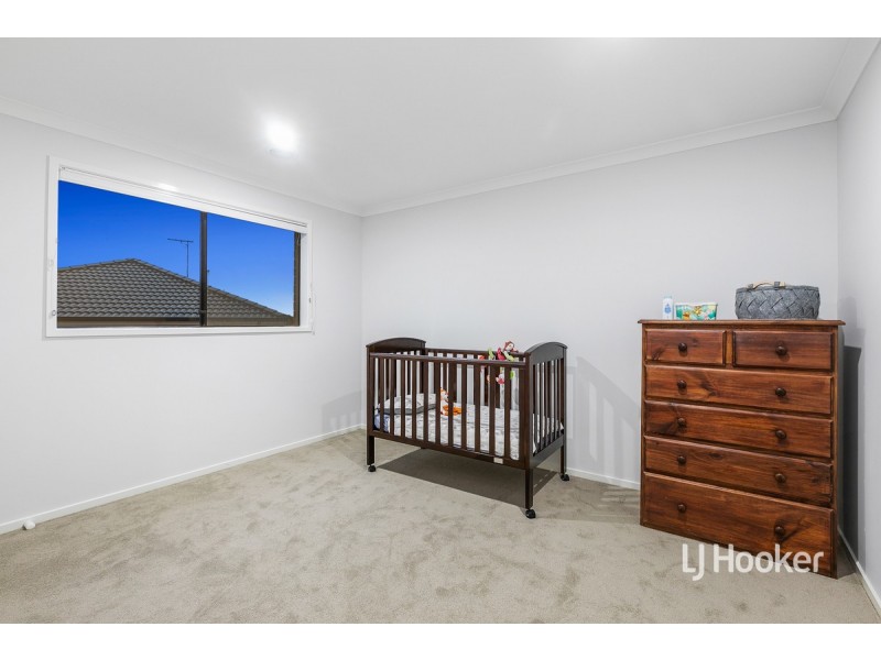 152 Waterhaven Boulevard, Point Cook VIC 3030