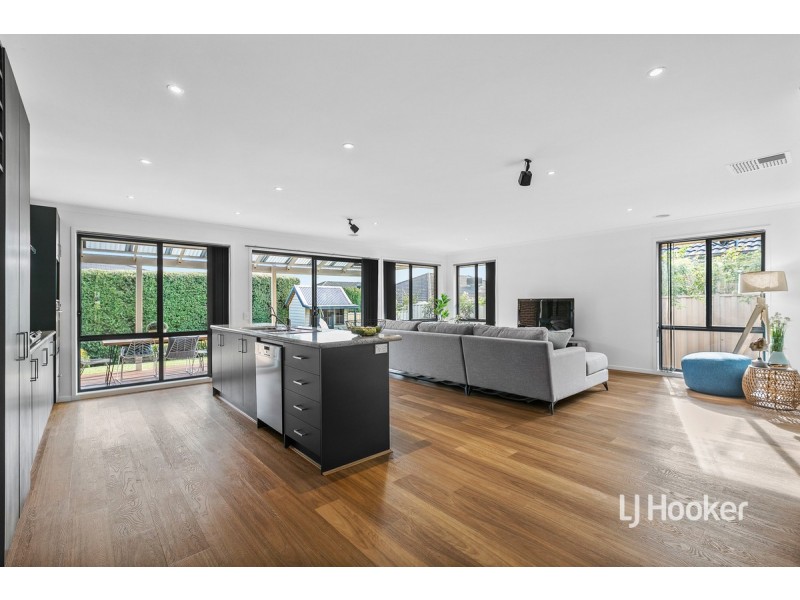 27 Toledo Crescent, Point Cook VIC 3030