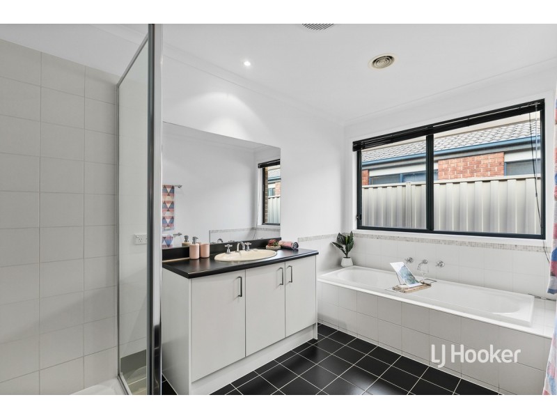 27 Toledo Crescent, Point Cook VIC 3030