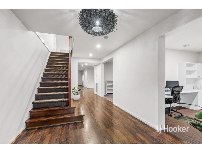 15 Cooktown Avenue, Point Cook VIC 3030