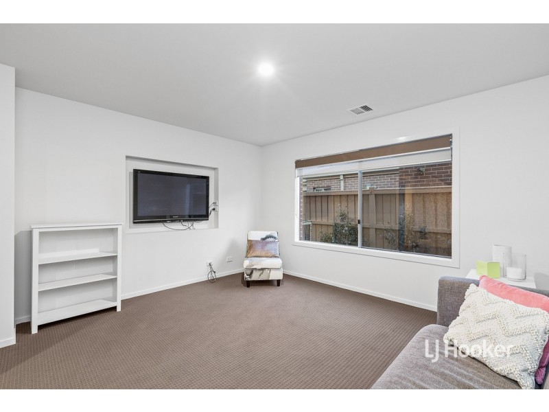 15 Cooktown Avenue, Point Cook VIC 3030