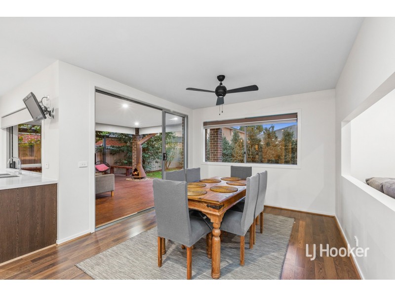 15 Cooktown Avenue, Point Cook VIC 3030