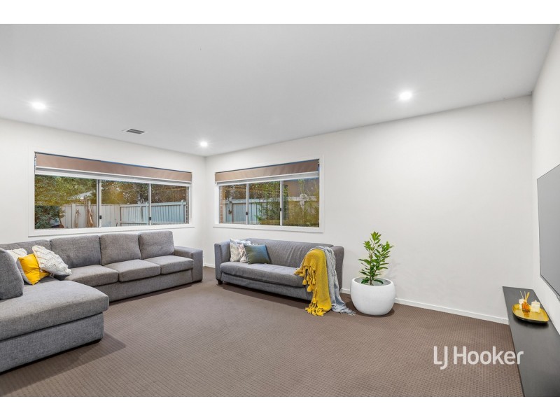 15 Cooktown Avenue, Point Cook VIC 3030