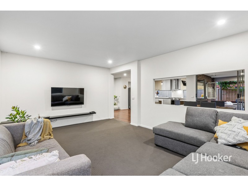 15 Cooktown Avenue, Point Cook VIC 3030