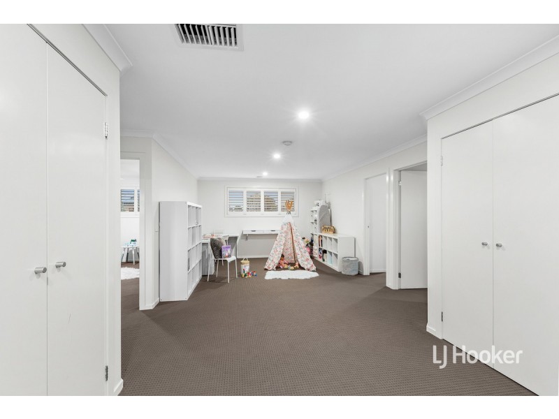 15 Cooktown Avenue, Point Cook VIC 3030