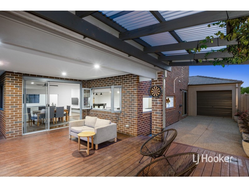 15 Cooktown Avenue, Point Cook VIC 3030