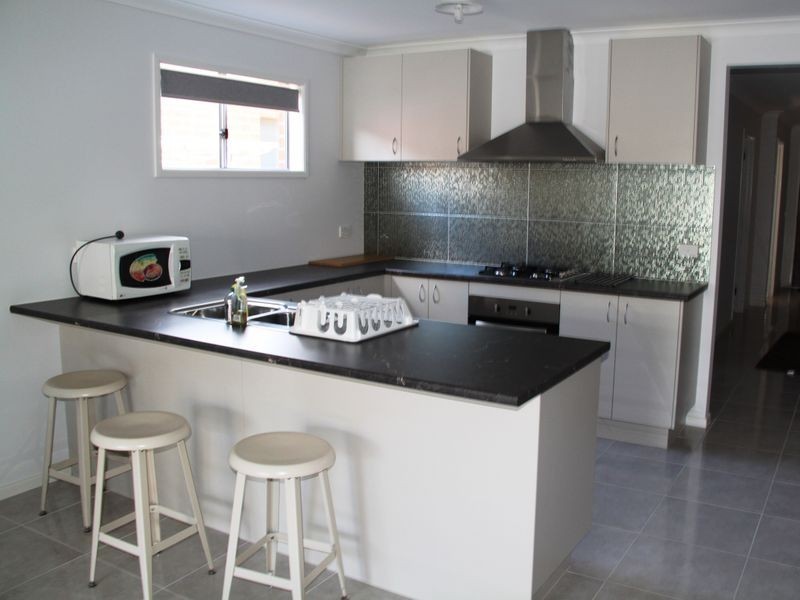 14 Silverbush Way, Truganina VIC 3029