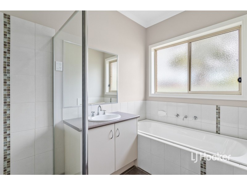 2 Jade Crescent, Wyndham Vale VIC 3024