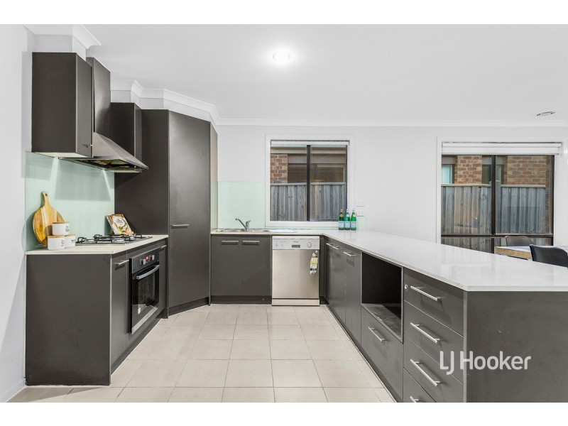 202 Saltwater Promenade, Point Cook VIC 3030