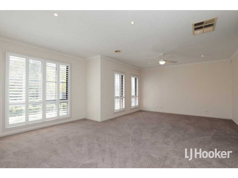 11 Cowan Parkway, Point Cook VIC 3030