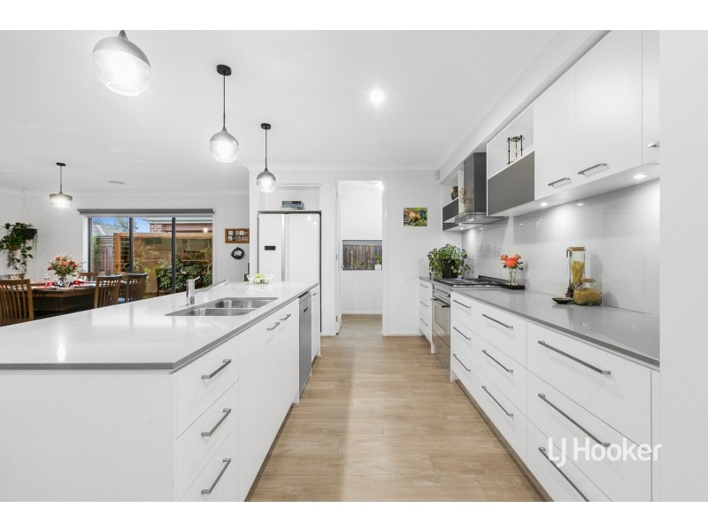 5 Millpond Drive, Point Cook VIC 3030