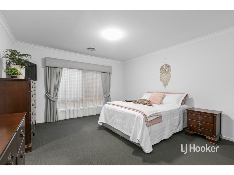5 Millpond Drive, Point Cook VIC 3030