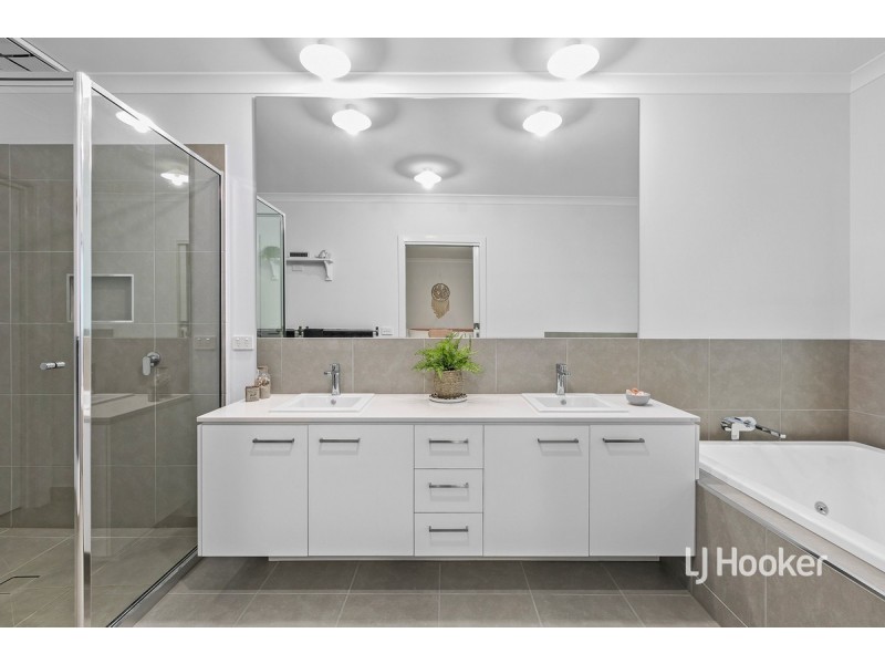 5 Millpond Drive, Point Cook VIC 3030