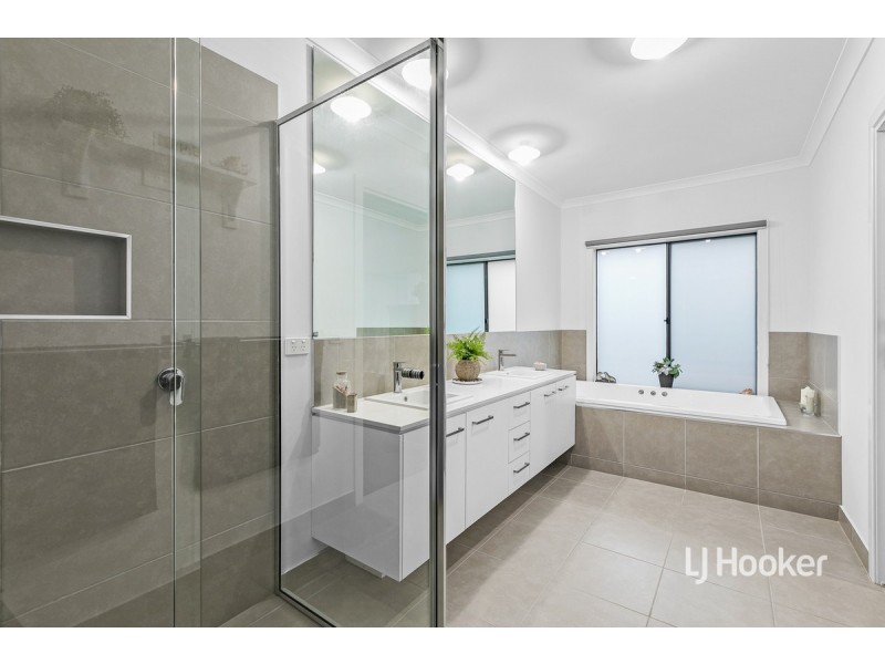5 Millpond Drive, Point Cook VIC 3030