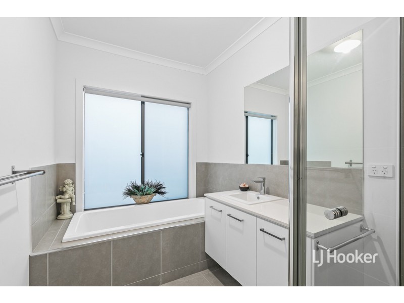 5 Millpond Drive, Point Cook VIC 3030